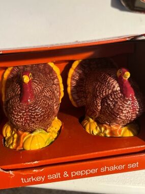 Essential Home Ceramic Turkey Salt and pepper shakers